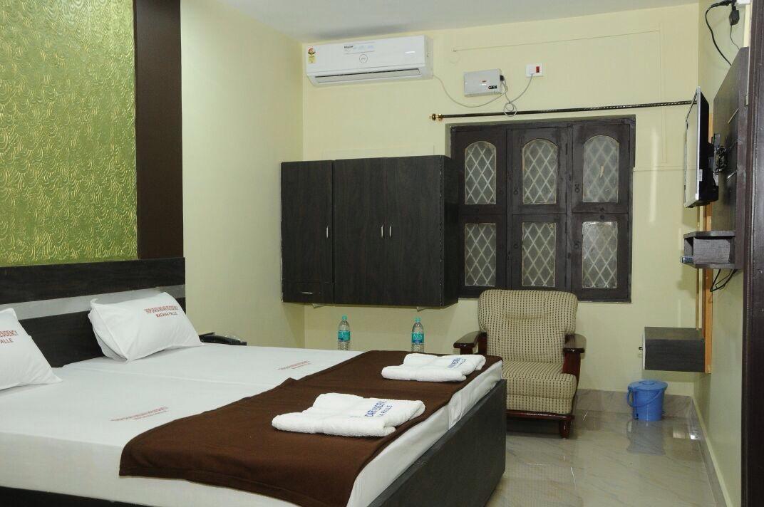 Tripura Sundari Residency Hotell Madanapalle Exteriör bild