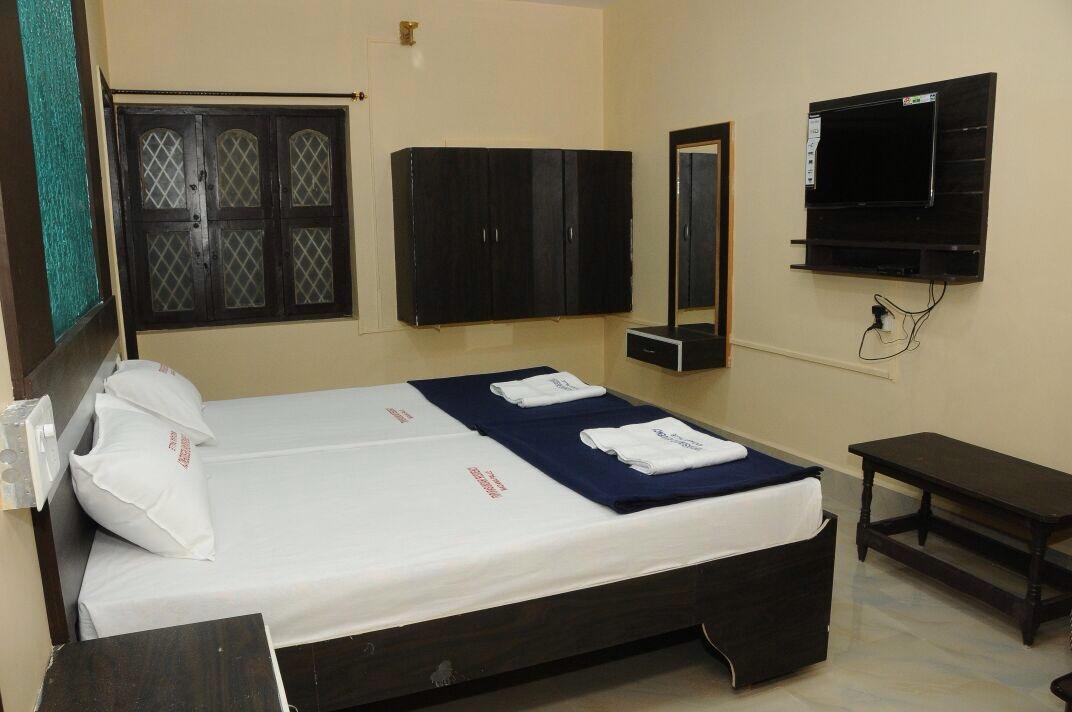 Tripura Sundari Residency Hotell Madanapalle Exteriör bild