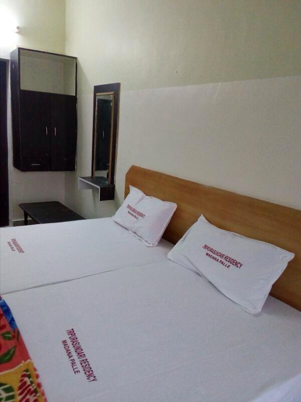 Tripura Sundari Residency Hotell Madanapalle Exteriör bild