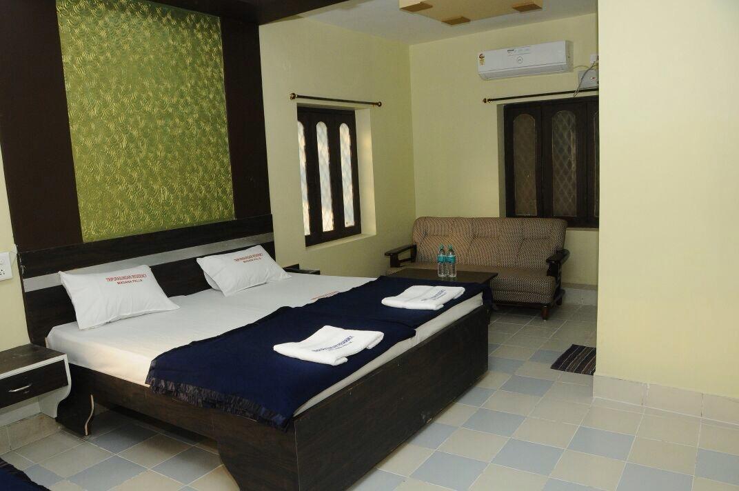 Tripura Sundari Residency Hotell Madanapalle Exteriör bild