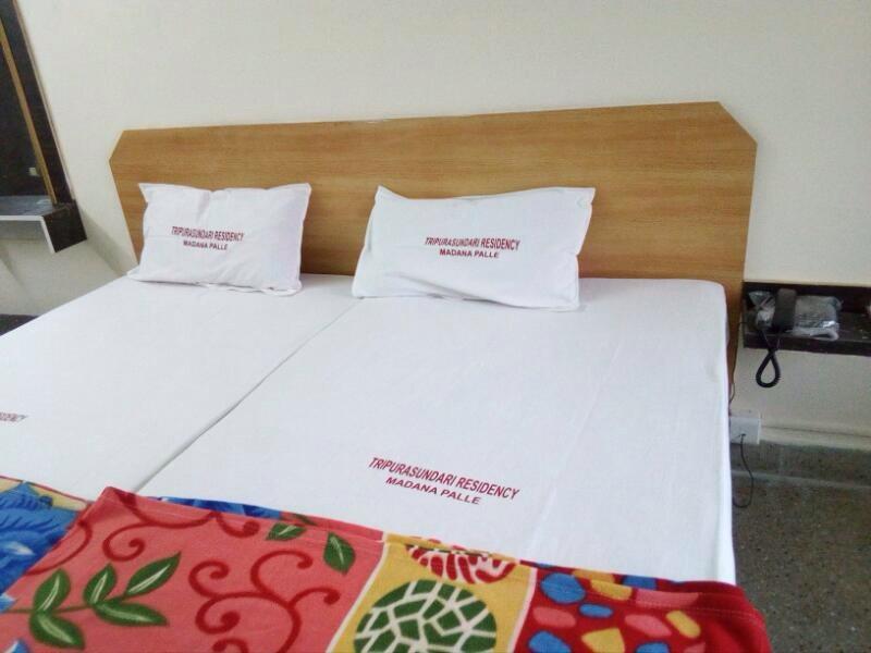 Tripura Sundari Residency Hotell Madanapalle Exteriör bild